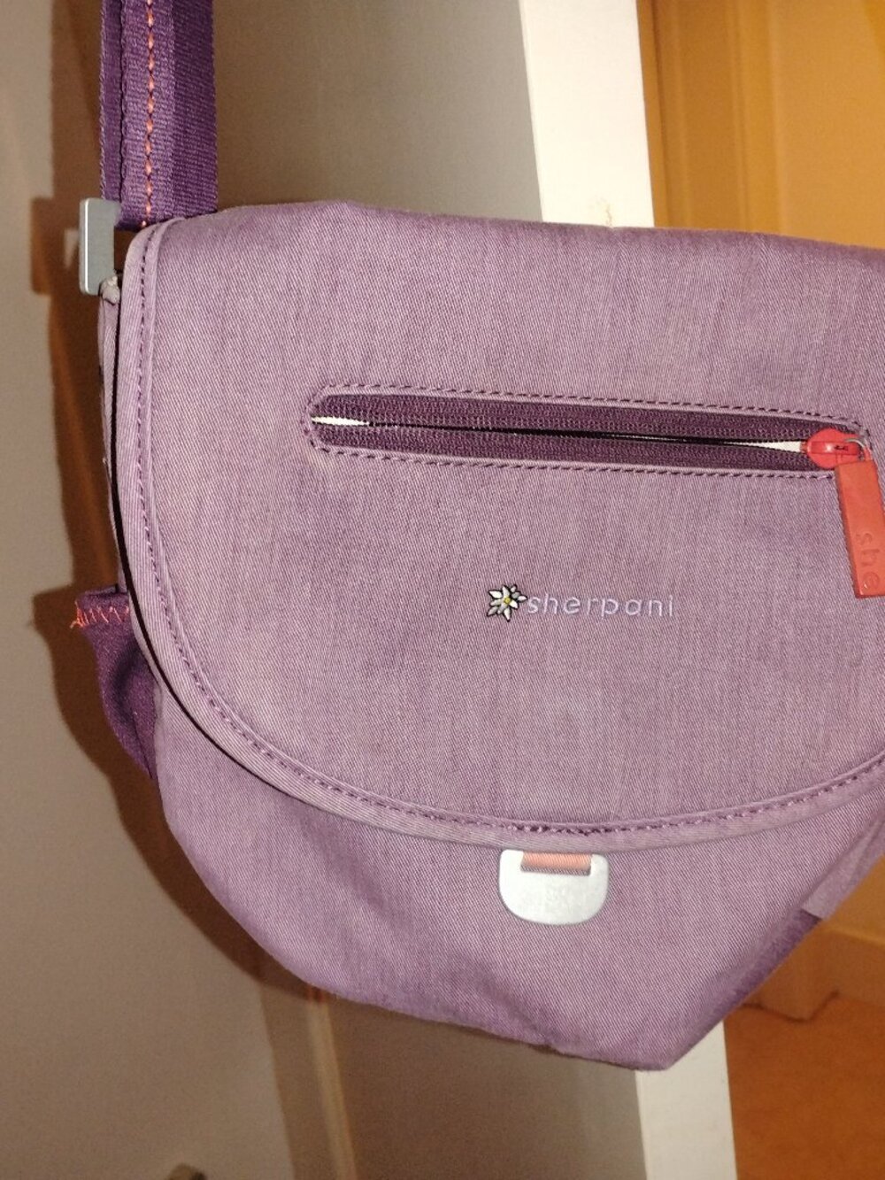 Sherpani Crossbody Bag. Clean!